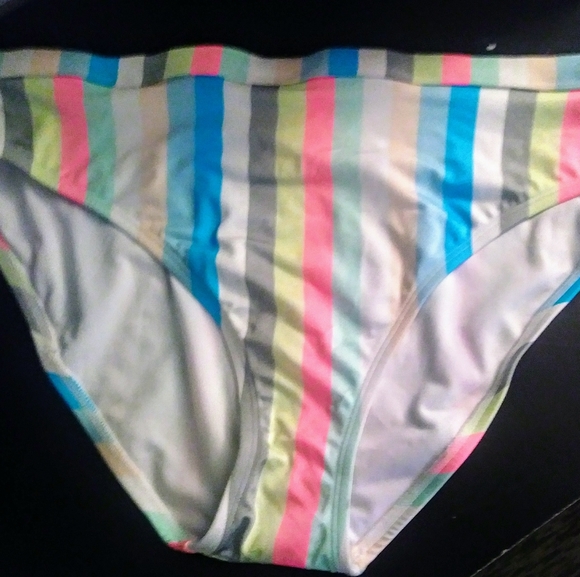 Cheeky cut HOBO fashion separates - Picture 2 of 3